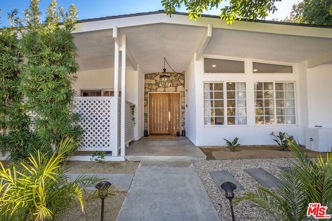 Photo - 23826 Burbank Blvd