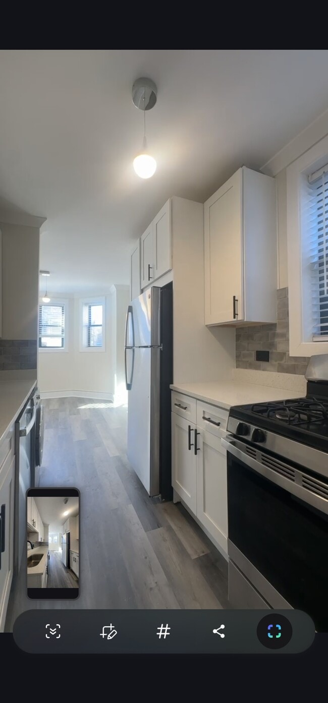 Building Photo - 3824 N Greenview Ave Unit 3839-GDN