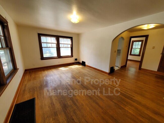 322 W Main St