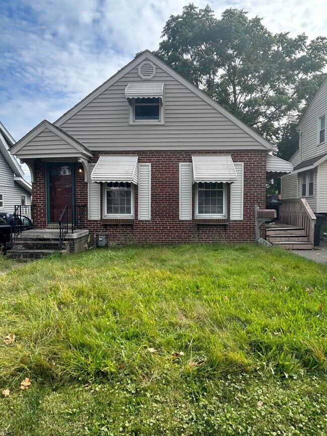 Charming 3-Bedroom Property in Prime Location - Charming 3-Bedroom Property in Prime Location Casa