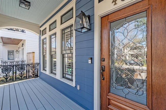 Photo - 434 W 18th St
