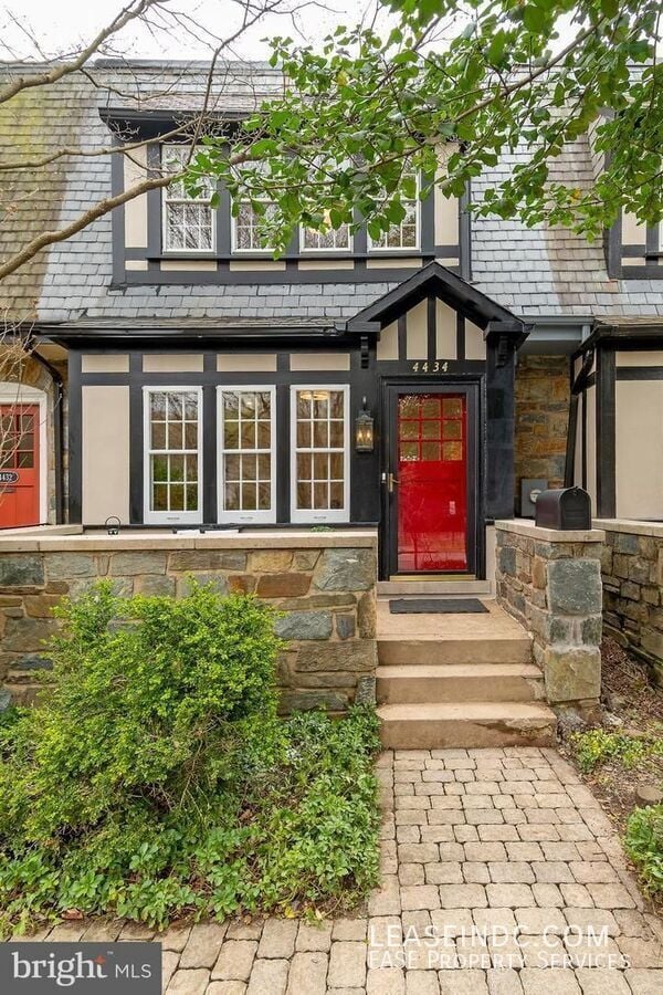 Photo - 4434 Reservoir Rd NW