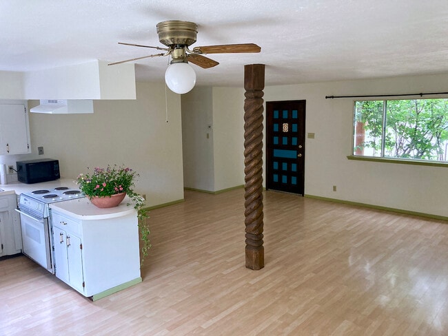 Comedor y sala de estar - 223 Victor Ct Unidad House