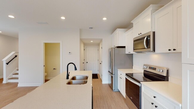 Photo - 908 Willow Pl