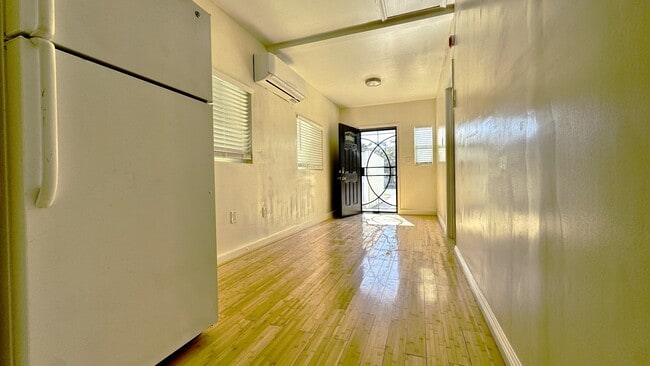 Photo - 3117 Newton St