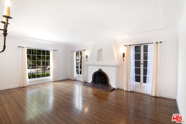 Photo - 6329 W 6th St