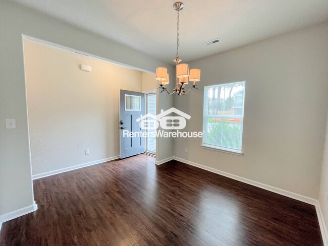 Photo - 728 Rosewell Ave