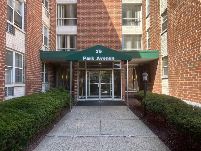 Building Photo - 35 Park Ave Unit 3W Rental