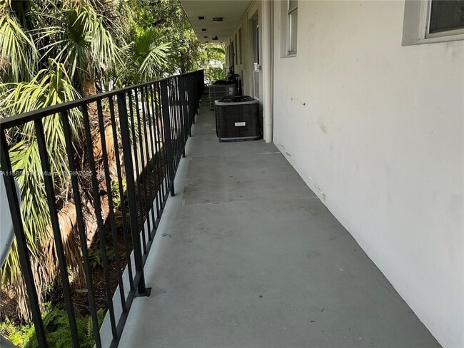 Photo - 510 SE 9th St Unit 8