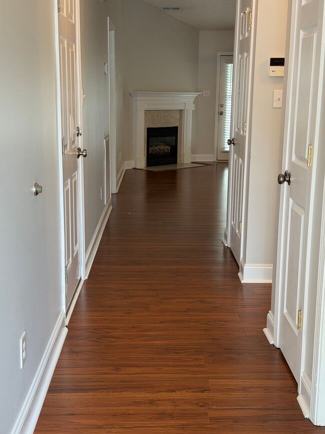 Photo - Knoxville 37918 - 2 bedroom, 2 bath Condo with attached 1-car garage - Contact Sharon Arnwine (86...