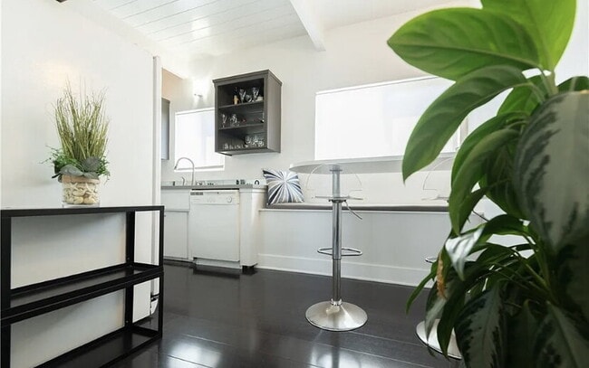 Photo - 2325 Kansas Ave