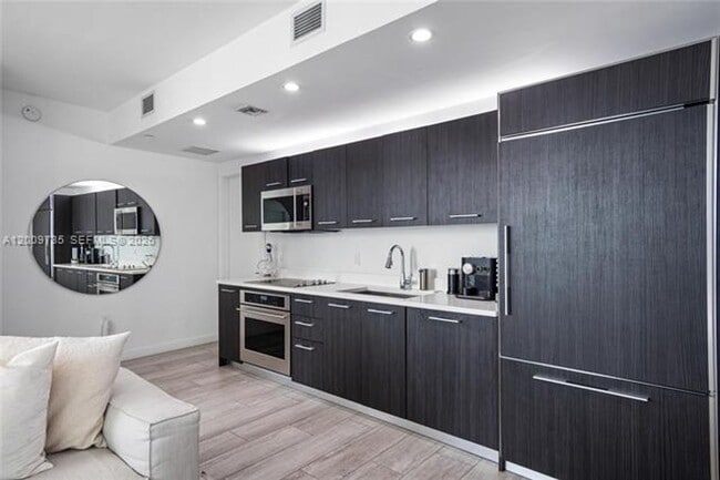 Photo - 45 SW 9th St Unidad 45 SW 9th St # 1508