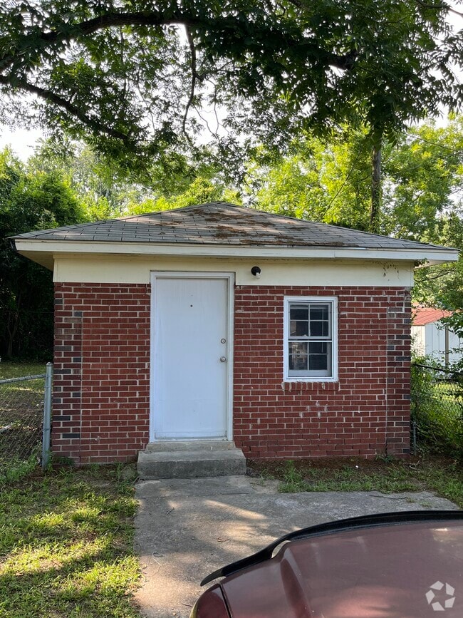 Building Photo - 1422 Poplar St Unit Guesthouse