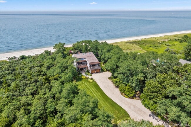 Building Photo - 16 Old Field Woods Rd