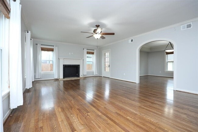 Building Photo - 2824 Wheeler Ave