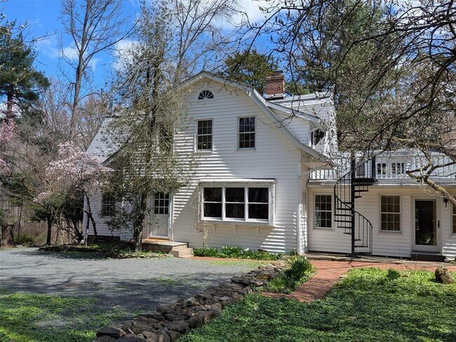Photo - 288 Rte 9W House