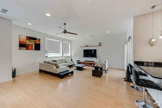 Building Photo - 3819 N Washington Row Rental