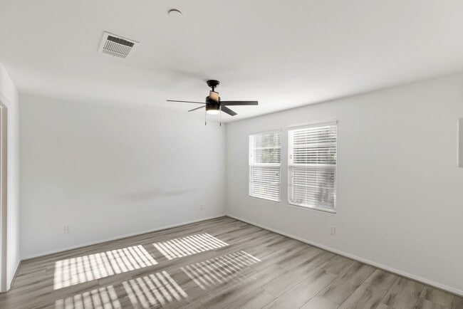 Photo - LIKE NEW 3 BEDROOM TOWNHOME