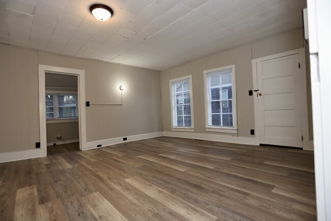 Photo - 634 W Bell St