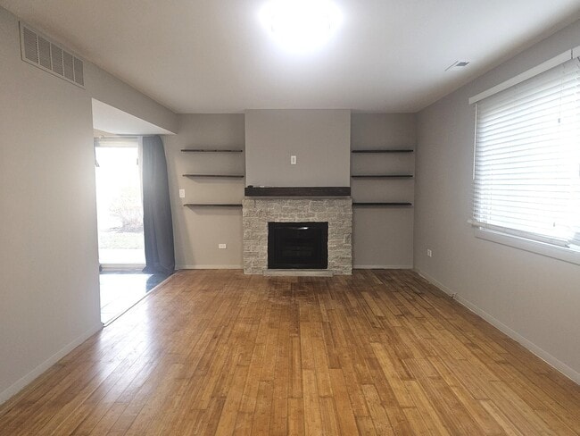 Photo - 841 Oxford Pl