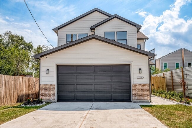 Photo - 8128 Chateau St