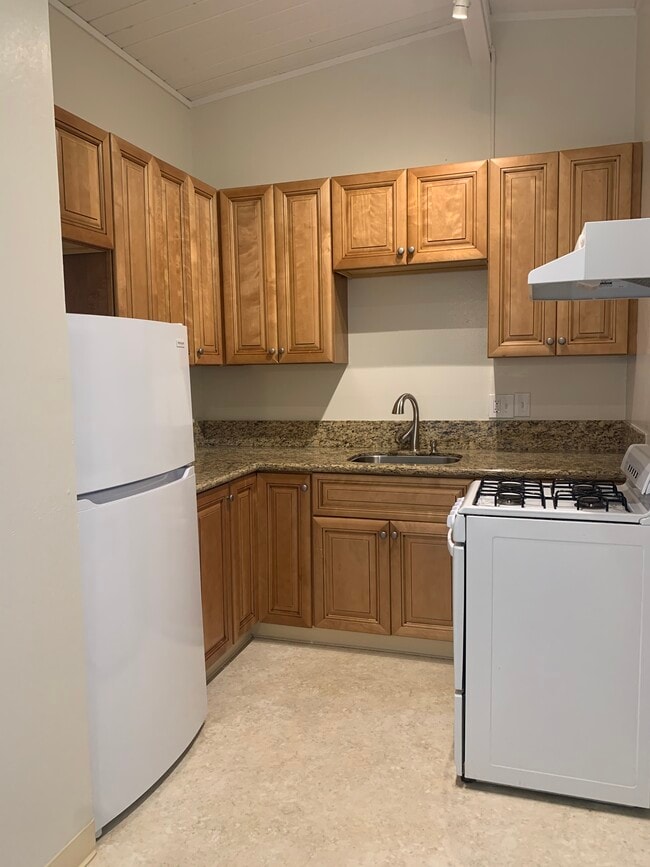 Soft close cabinets/drawers - 3325 Alma St Unit 3325