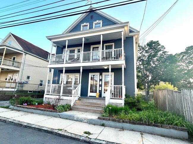 Building Photo - 147 Chestnut St Unit 3