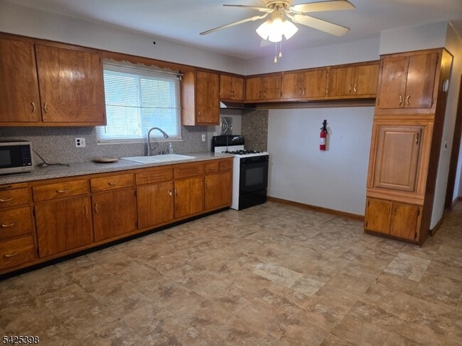 Photo - 144 Raphael Rd