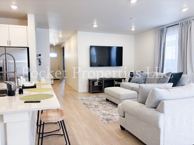 Photo - 577 W Norwich St