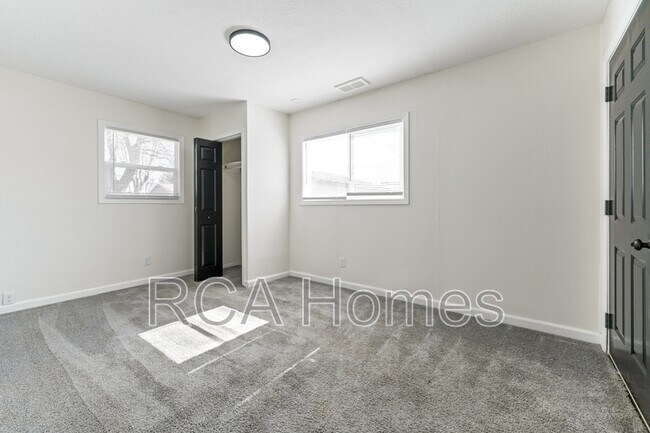 Photo - 947 Albany St