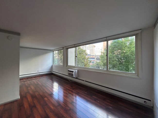 Photo - 1350 N Dearborn St