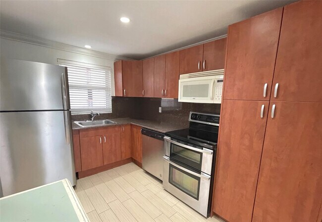 Photo - 9411 Evergreen Pl Unit 302