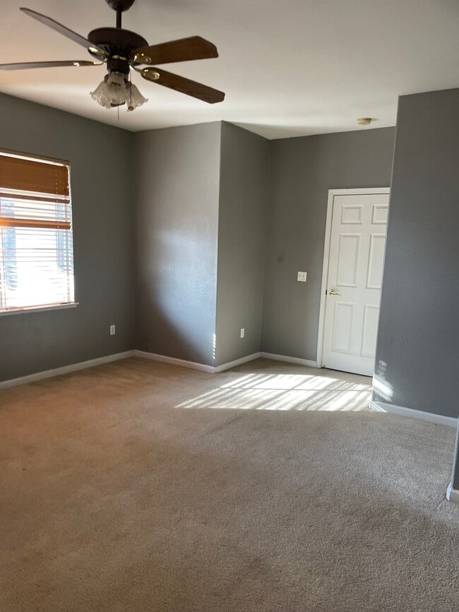 Photo - 784 Whitehall Ct