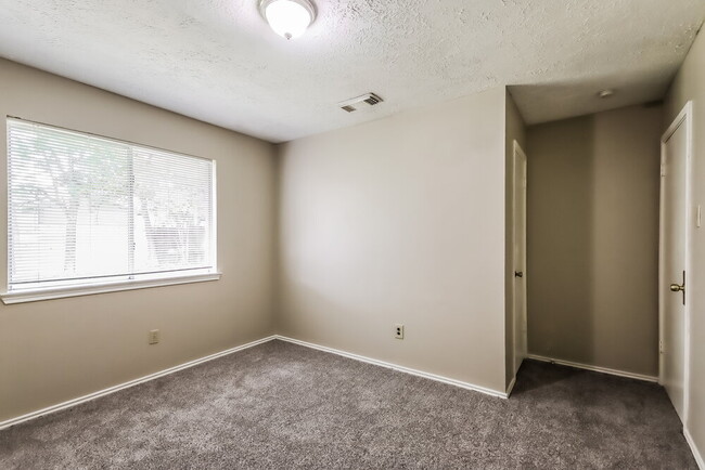 Photo - 901 Briarcreek Dr
