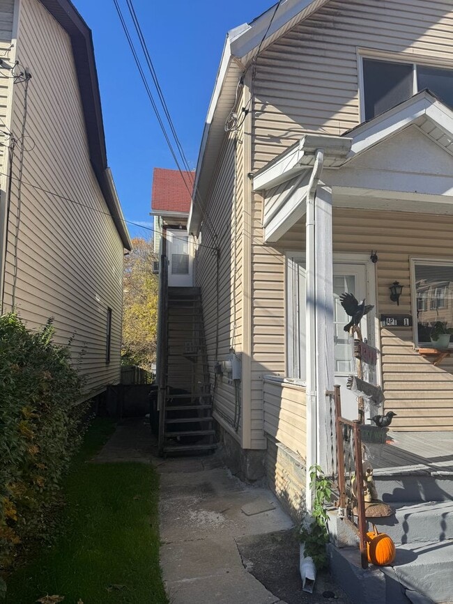 Photo - 207 Railroad Ave Unit 2