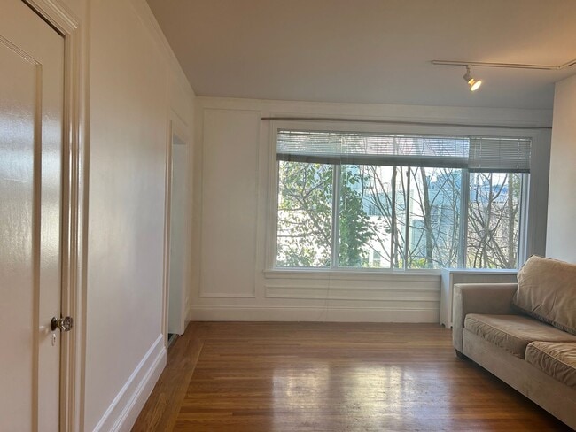 Photo - Russian Hill Large Studio Condo! Unit 6