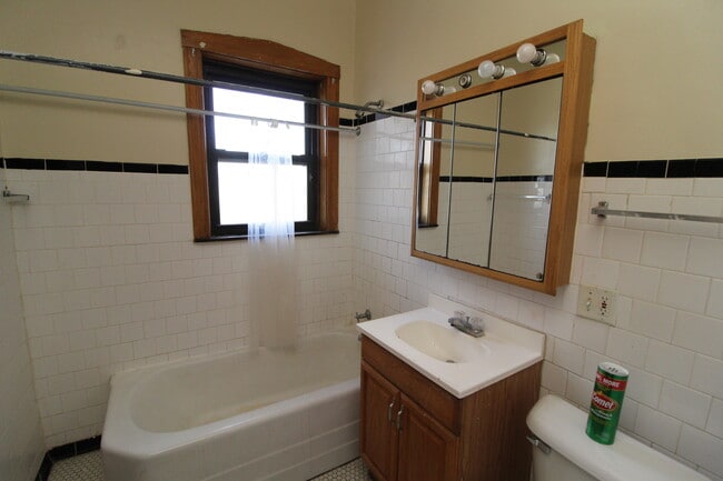 Photo - 1728 W Juneway Terrace Unit 2E
