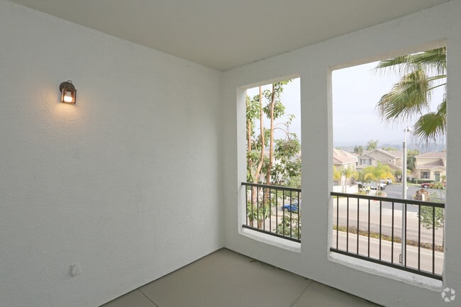2 BR, 2 BA - 1078 SF