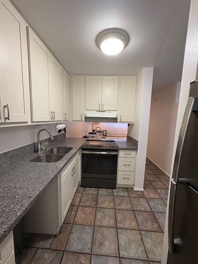 Photo - Pet friendly! 2 bedrooms, 1.5 bath, 1 park...