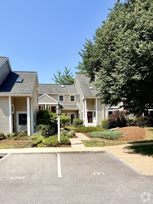 Close to numbered parking spot - 11 Devon Club Ln Rental