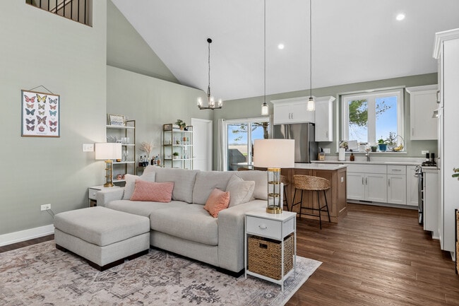 Photo - 534 Sudbury Cir