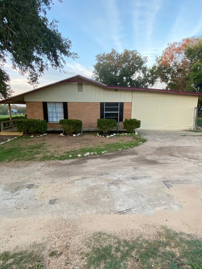 Photo - 905 Trail St