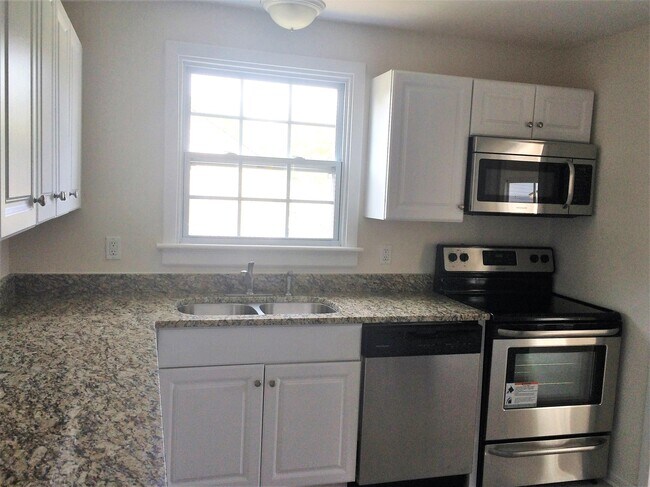 Photo - 2324 Lenora Ln