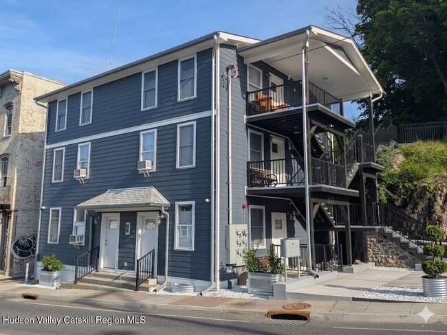 Building Photo - 165 Abeel St