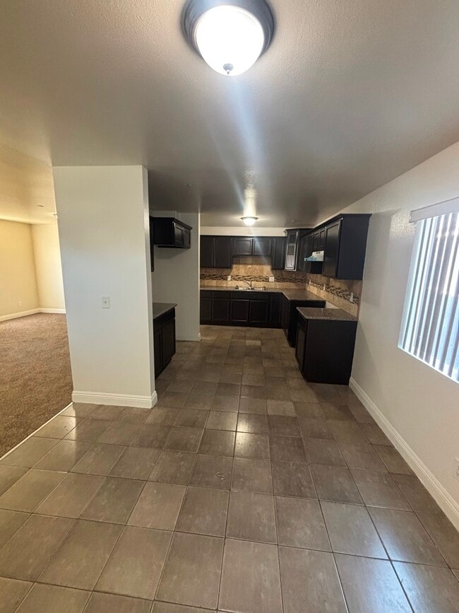 Photo - 728 W 56th St