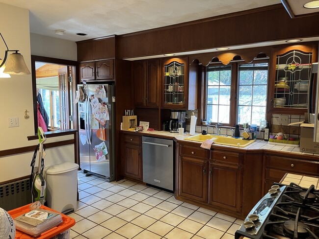 Building Photo - 42 School St Unit 2