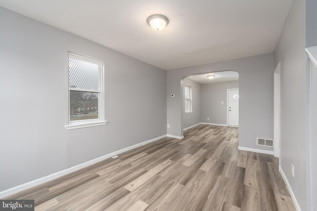 Photo - 2574 W Lafayette Ave