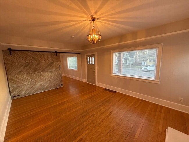 Photo - 1615 D St NE Unidad #A (Main Hse)