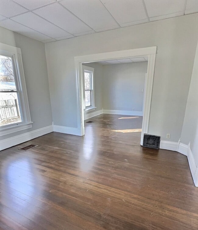 Photo - 537 W 2nd St