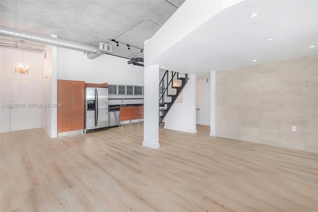 Photo - 10 SW South River Dr Unit 607